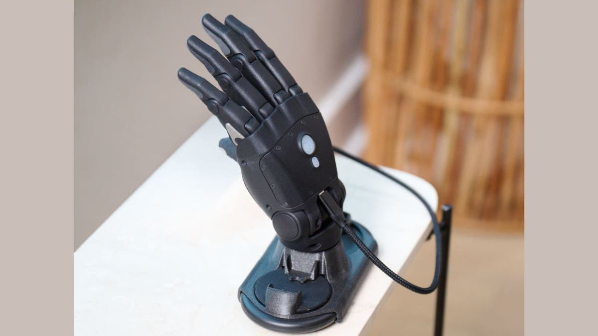 Arm bionic wireless waterproof with 360 -degree wrist rotating