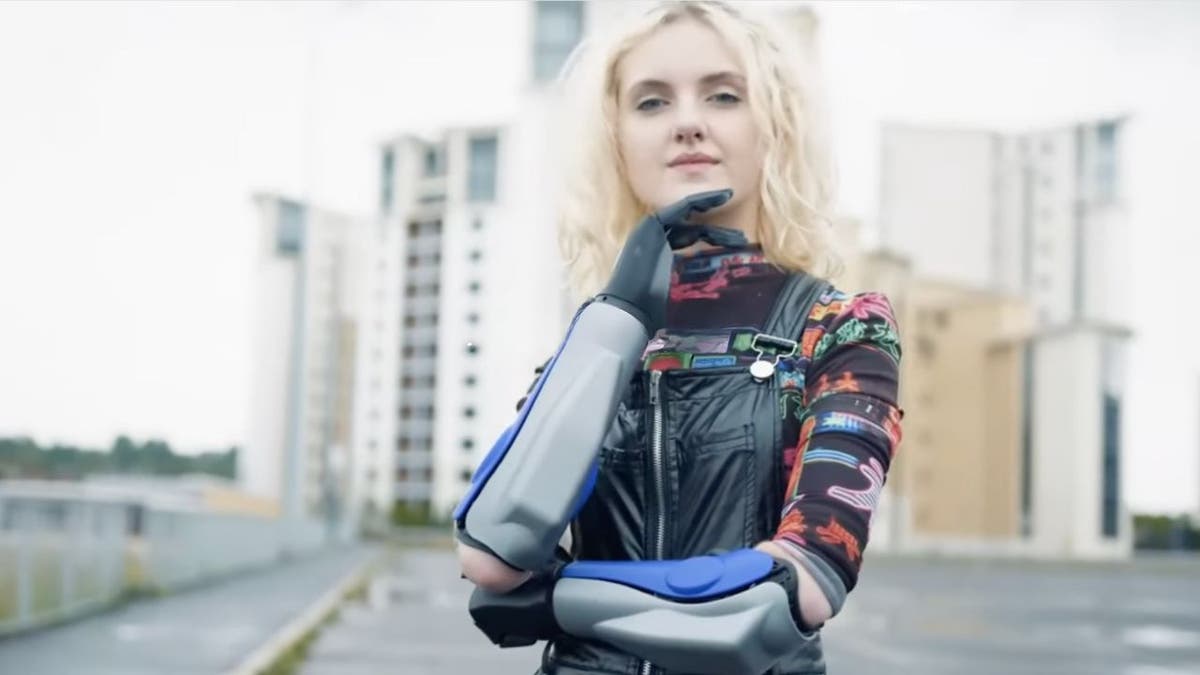 Arm bionic wireless waterproof with 360 -degree wrist rotating