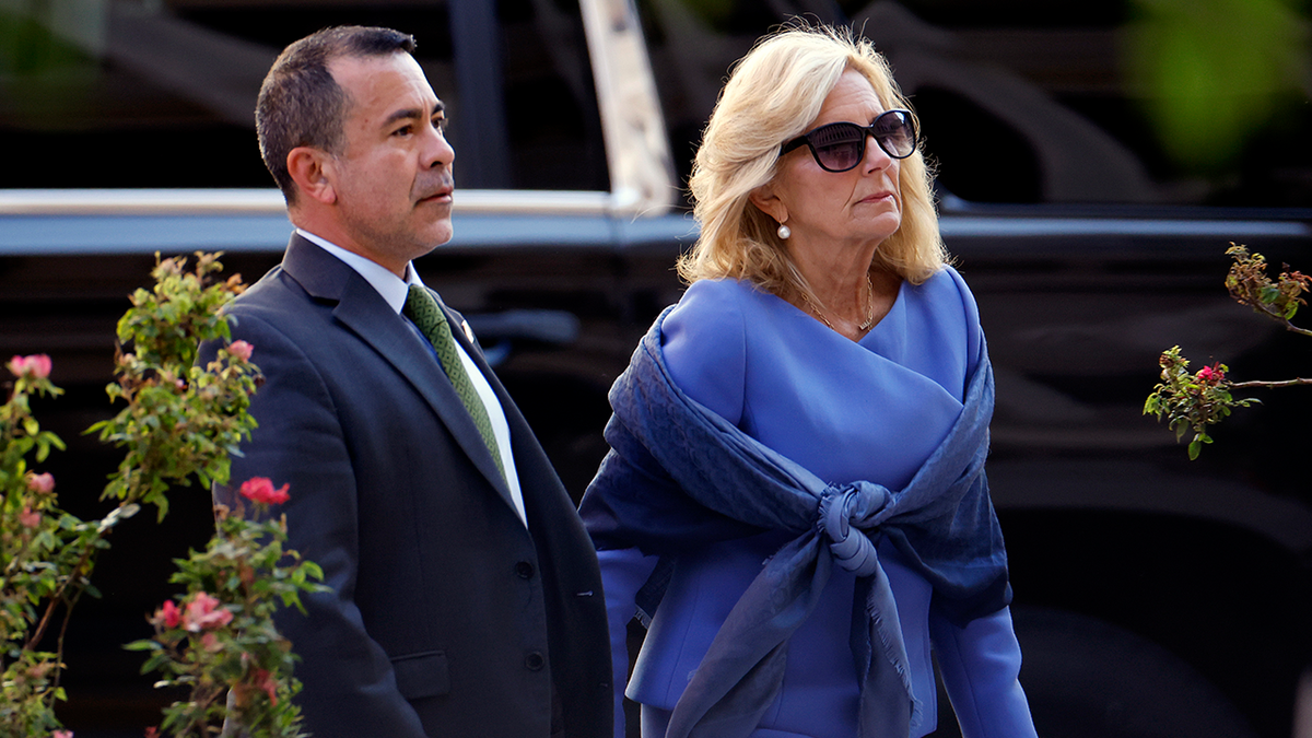 The first lady Jill Biden and his senior counselor Anthony Bernal arrive at the Federal Building of J. Caleb Boggs on June 7, 2024 in Wilmington, Delaware.